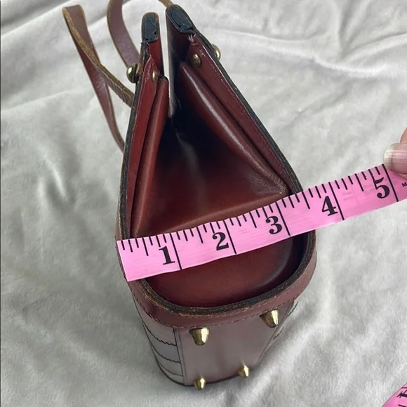 Vintage Brown Satchel with Structured Design and Metal Accents - Picture 15 of 15